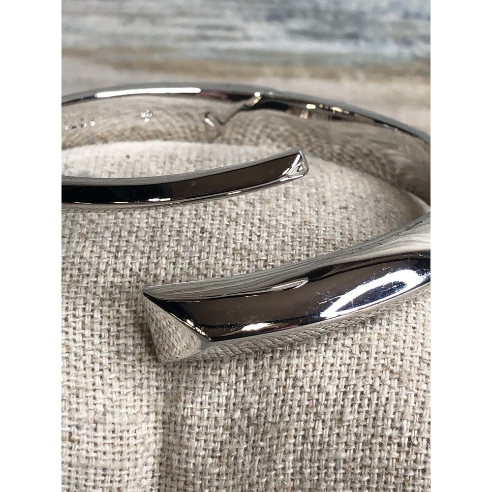 Kate Spade Hinged Silver Tone Bracelet NWOT Rare - Picture 2 of 6